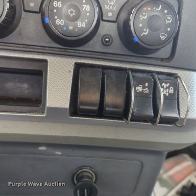 image for item MX9537 2020 Kenworth T680  semi truck