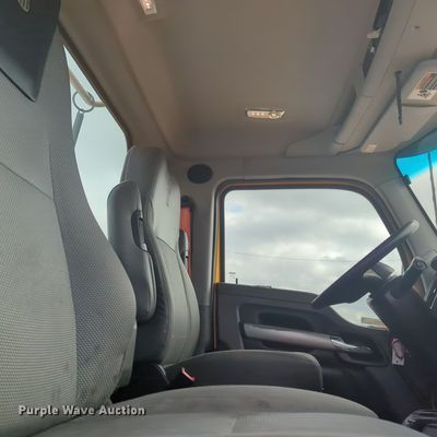 image for item MX9537 2020 Kenworth T680  semi truck