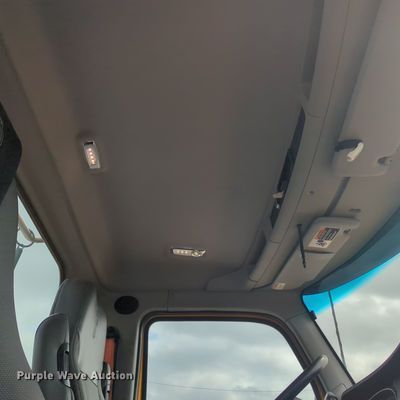 image for item MX9537 2020 Kenworth T680  semi truck