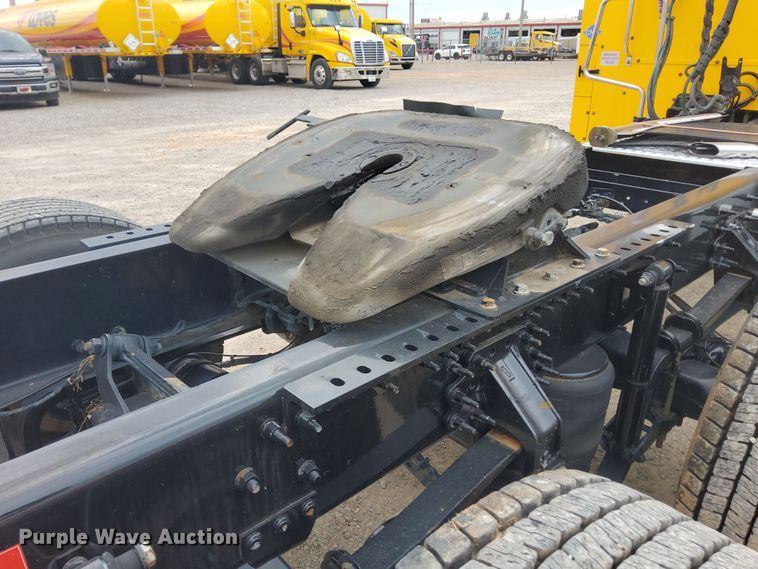 image for item MX9538 2020 Volvo VNL  semi truck