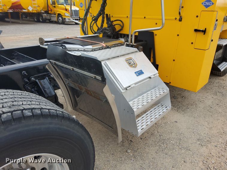 image for item MX9538 2020 Volvo VNL  semi truck