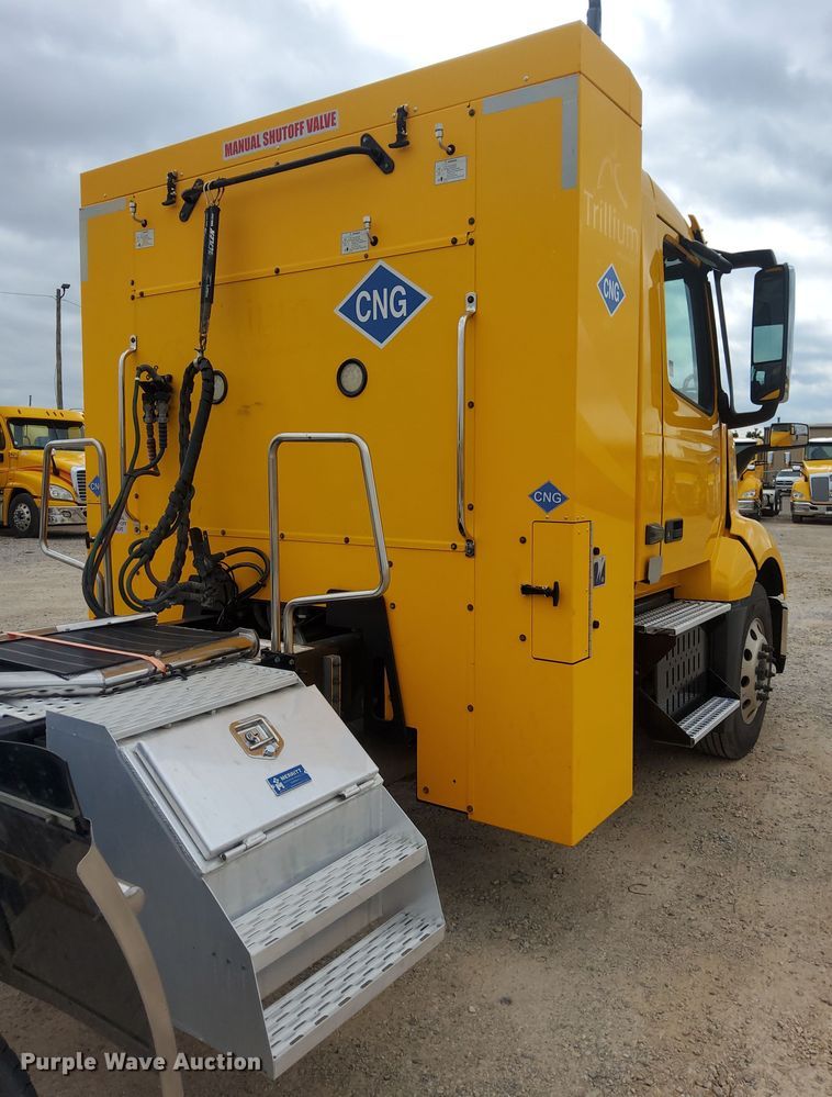 image for item MX9538 2020 Volvo VNL  semi truck