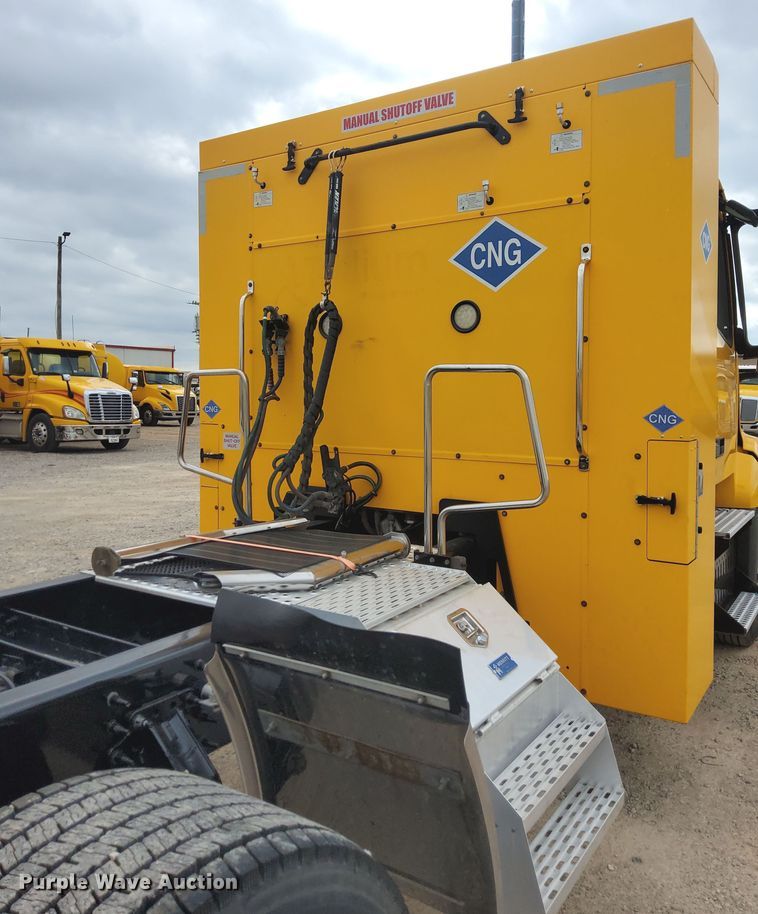 image for item MX9538 2020 Volvo VNL  semi truck