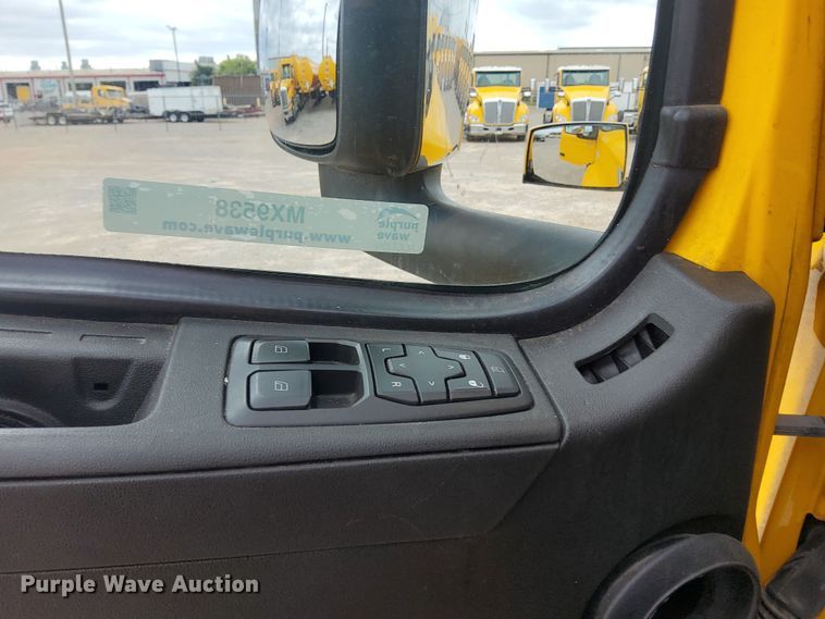 image for item MX9538 2020 Volvo VNL  semi truck