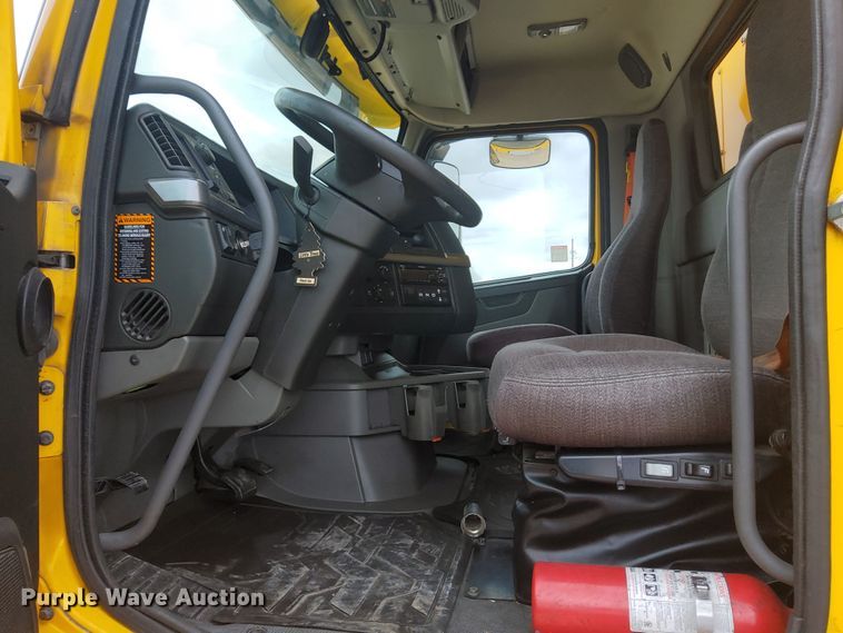 image for item MX9538 2020 Volvo VNL  semi truck