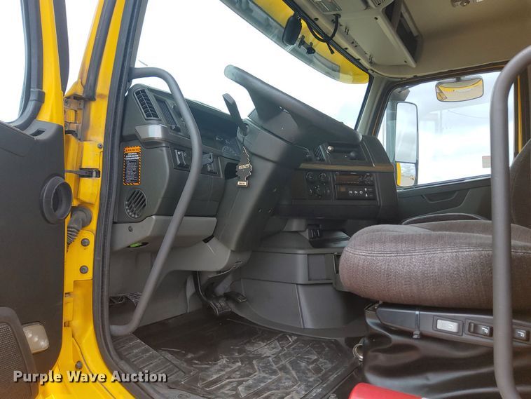 image for item MX9538 2020 Volvo VNL  semi truck