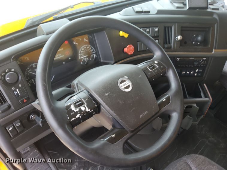 image for item MX9538 2020 Volvo VNL  semi truck