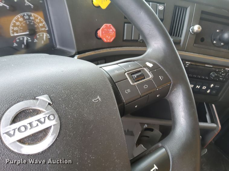 image for item MX9538 2020 Volvo VNL  semi truck