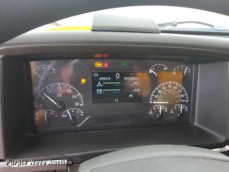 image for item MX9538 2020 Volvo VNL  semi truck