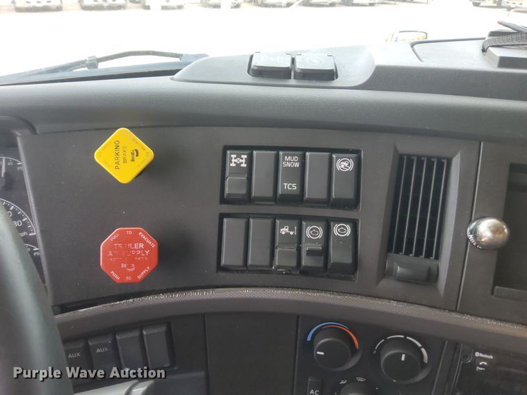 image for item MX9538 2020 Volvo VNL  semi truck