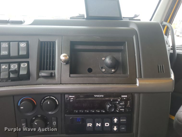 image for item MX9538 2020 Volvo VNL  semi truck