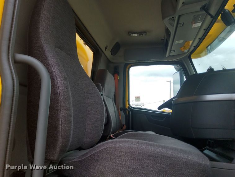 image for item MX9538 2020 Volvo VNL  semi truck