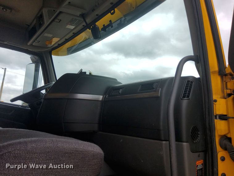 image for item MX9538 2020 Volvo VNL  semi truck