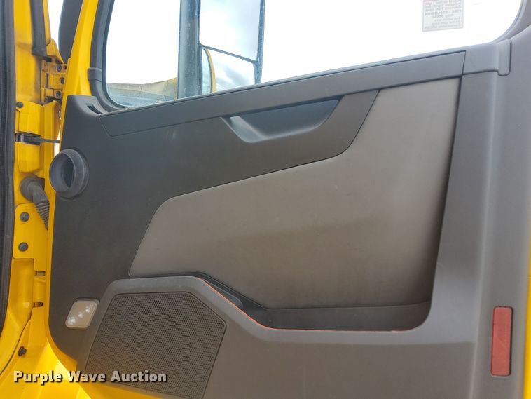 image for item MX9538 2020 Volvo VNL  semi truck