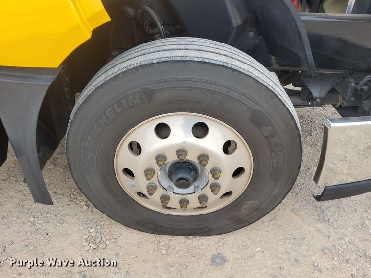 image for item MX9538 2020 Volvo VNL  semi truck