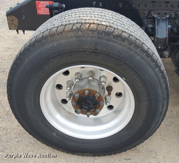 image for item MX9538 2020 Volvo VNL  semi truck