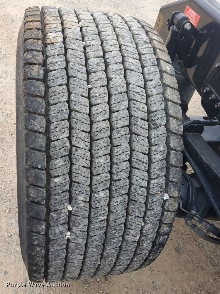 image for item MX9538 2020 Volvo VNL  semi truck