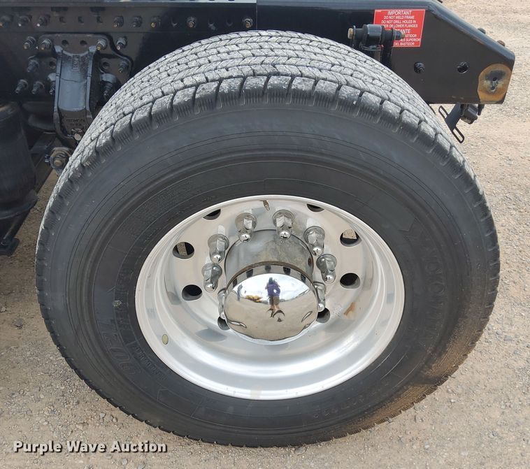 image for item MX9538 2020 Volvo VNL  semi truck