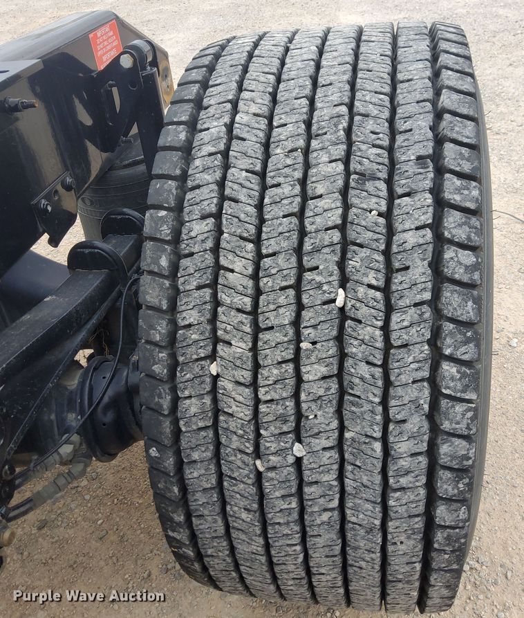 image for item MX9538 2020 Volvo VNL  semi truck