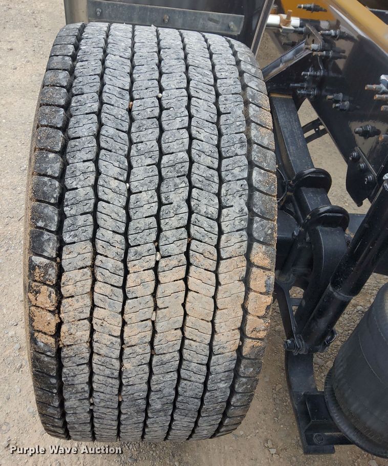 image for item MX9538 2020 Volvo VNL  semi truck