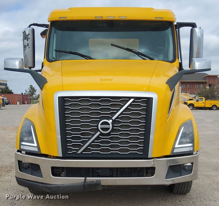 image for item MX9539 2020 Volvo VNL  semi truck
