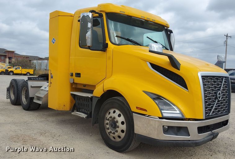 image for item MX9539 2020 Volvo VNL  semi truck