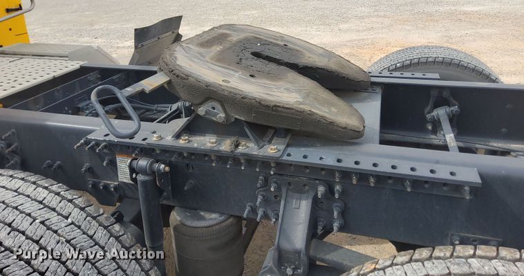 image for item MX9539 2020 Volvo VNL  semi truck