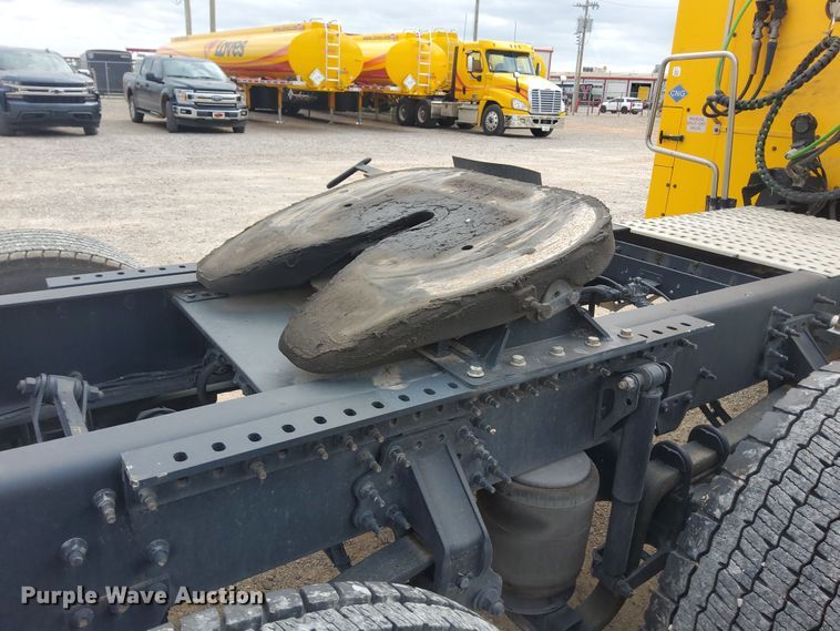 image for item MX9539 2020 Volvo VNL  semi truck