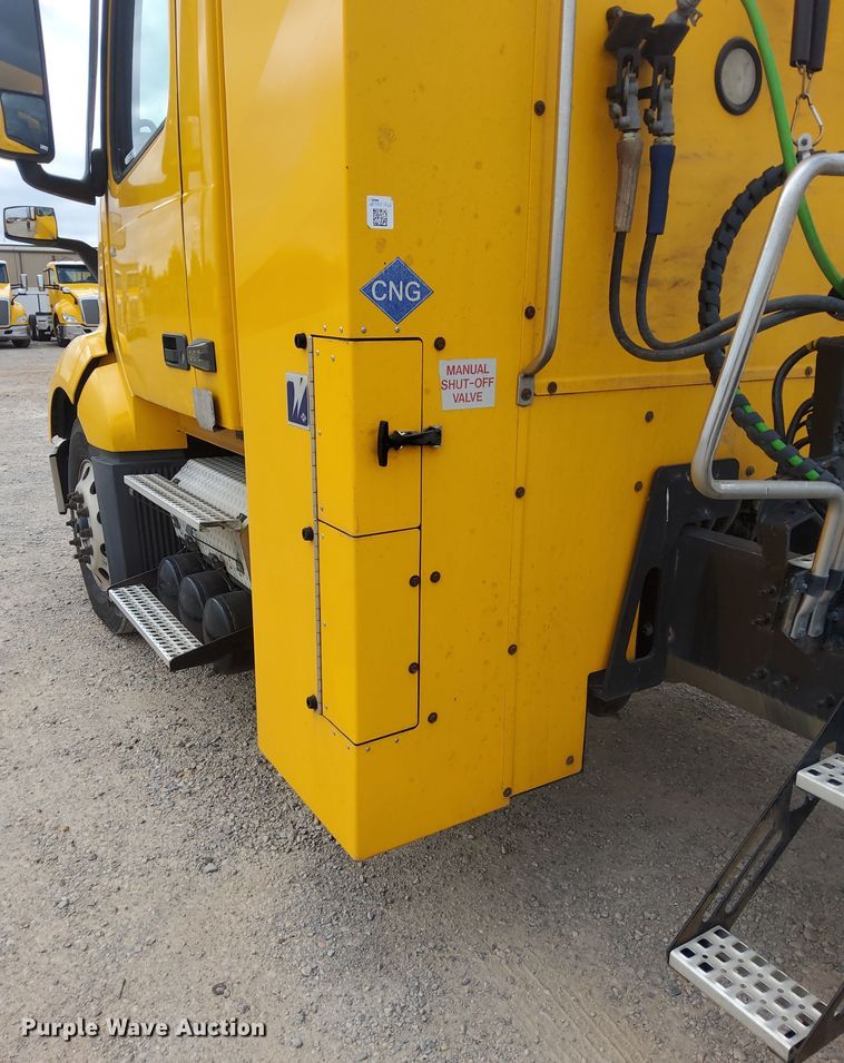 image for item MX9539 2020 Volvo VNL  semi truck