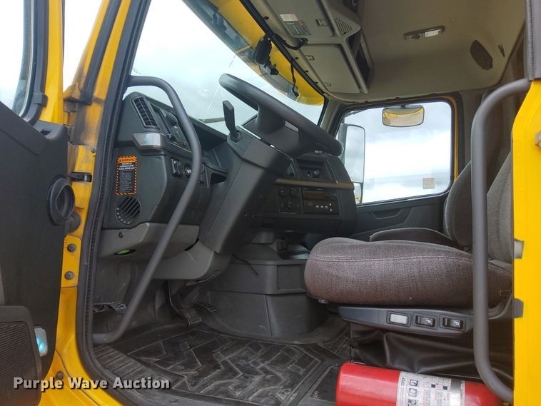 image for item MX9539 2020 Volvo VNL  semi truck