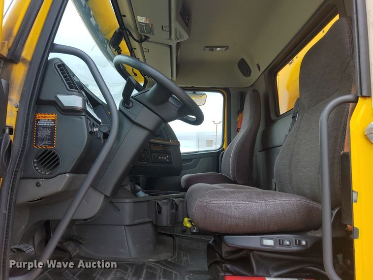 image for item MX9539 2020 Volvo VNL  semi truck