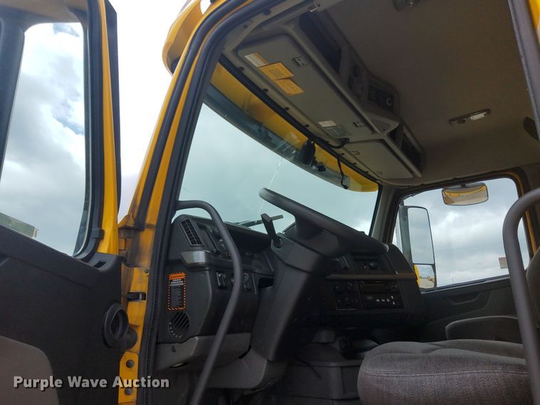 image for item MX9539 2020 Volvo VNL  semi truck