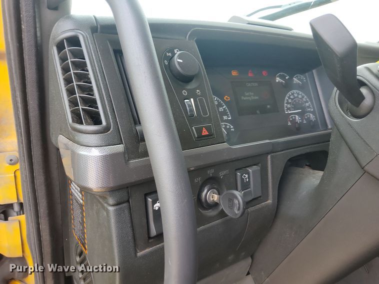 image for item MX9539 2020 Volvo VNL  semi truck