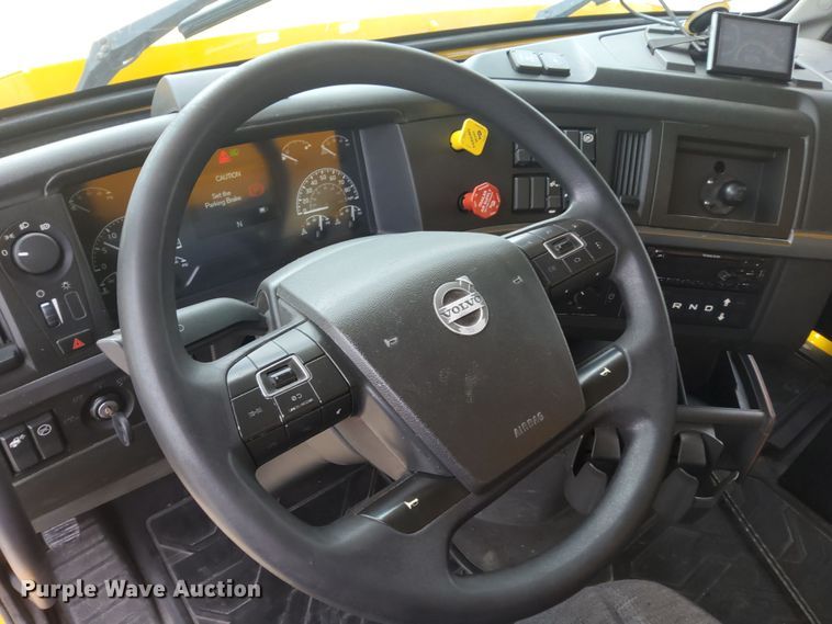 image for item MX9539 2020 Volvo VNL  semi truck