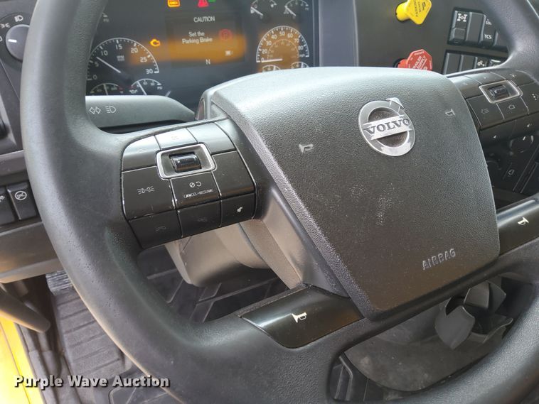 image for item MX9539 2020 Volvo VNL  semi truck