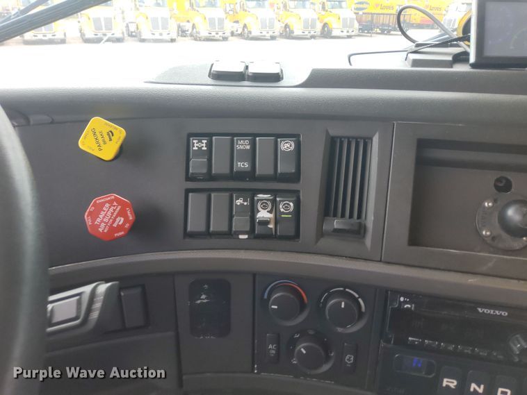 image for item MX9539 2020 Volvo VNL  semi truck