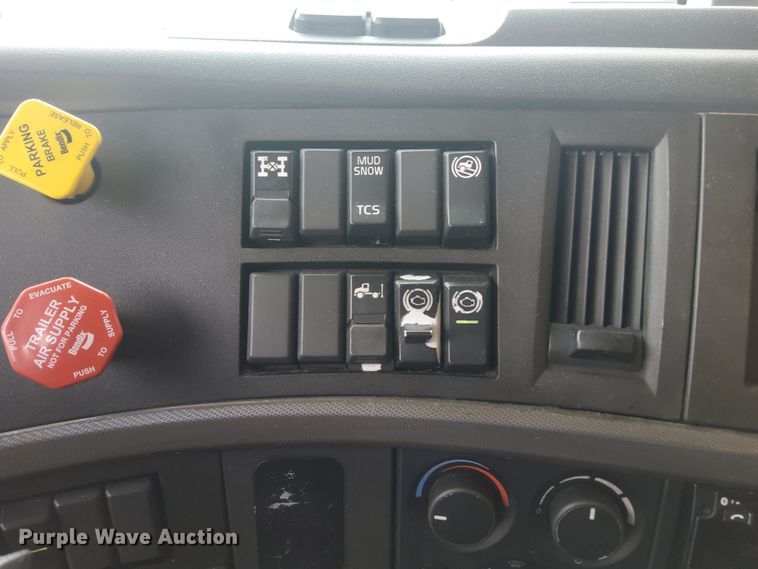 image for item MX9539 2020 Volvo VNL  semi truck