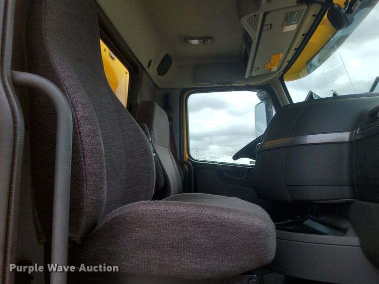 image for item MX9539 2020 Volvo VNL  semi truck