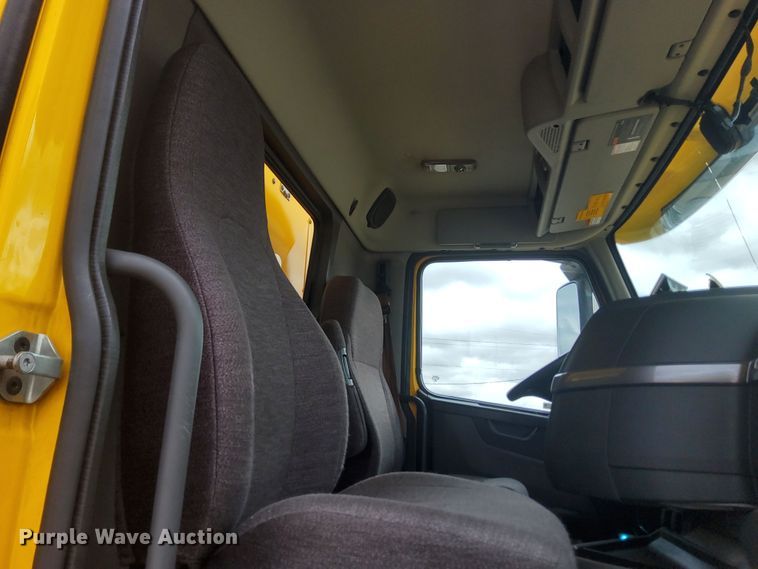 image for item MX9539 2020 Volvo VNL  semi truck