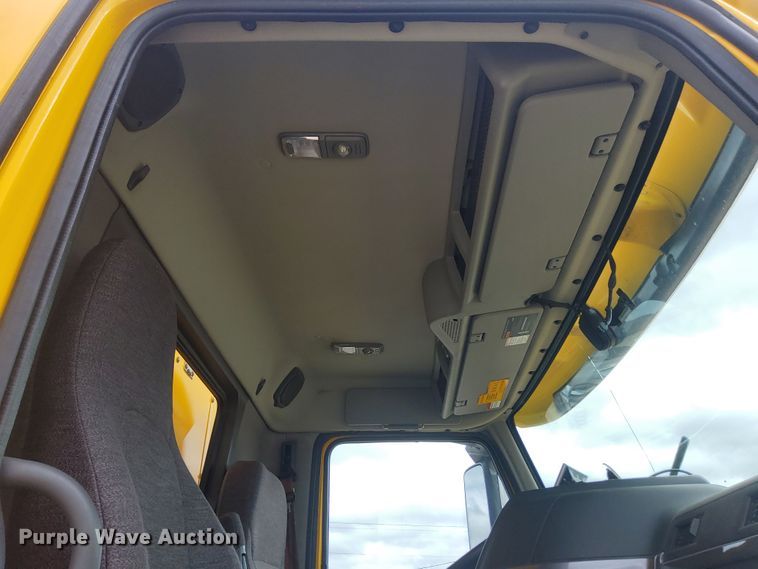 image for item MX9539 2020 Volvo VNL  semi truck