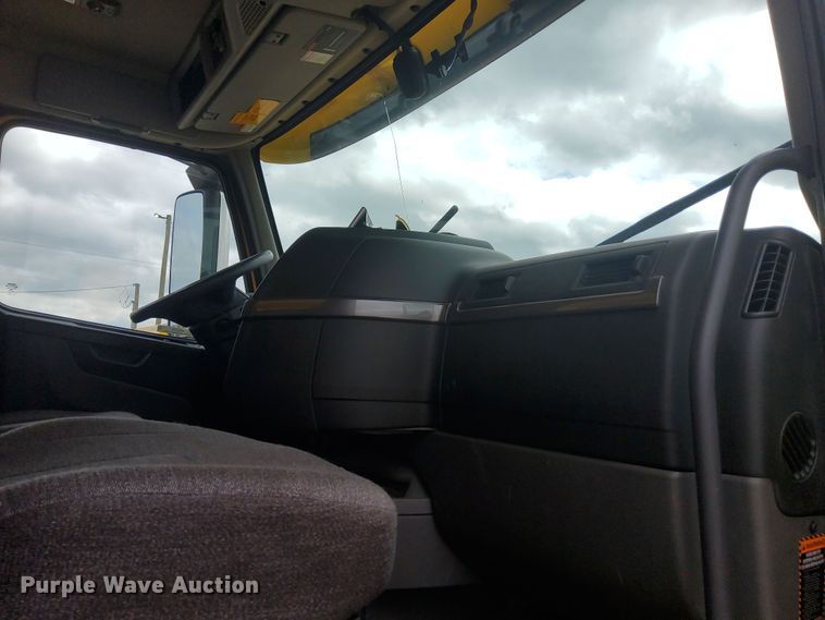 image for item MX9539 2020 Volvo VNL  semi truck