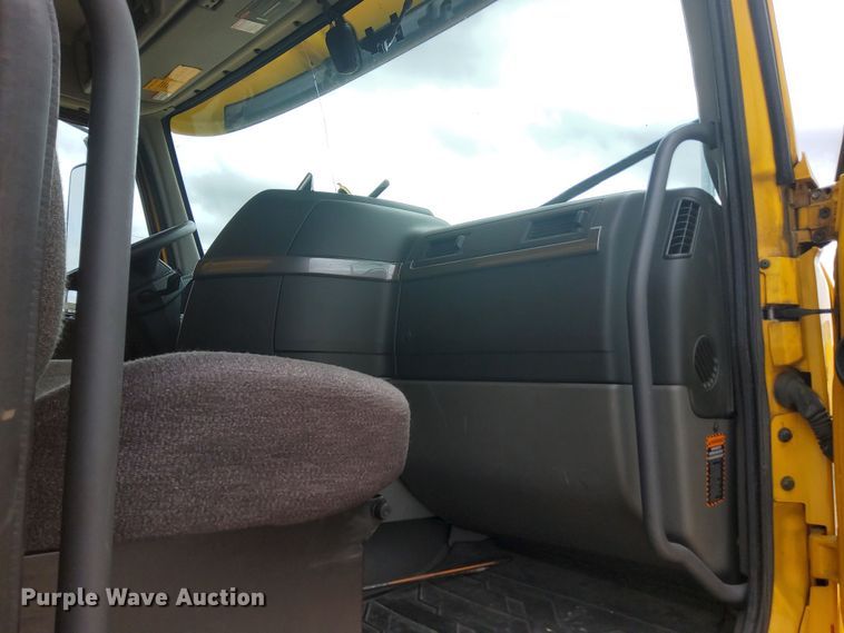 image for item MX9539 2020 Volvo VNL  semi truck