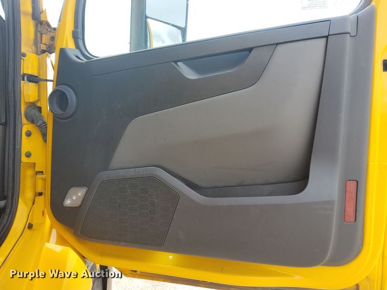 image for item MX9539 2020 Volvo VNL  semi truck