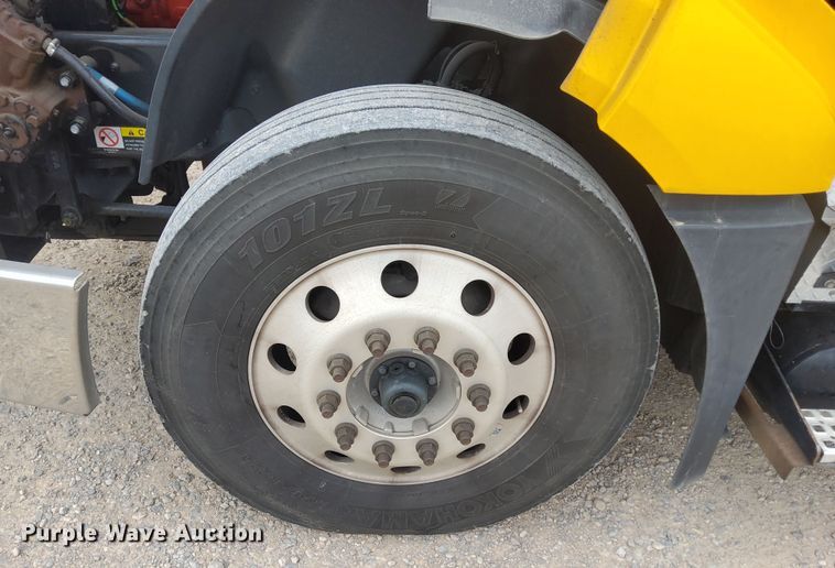 image for item MX9539 2020 Volvo VNL  semi truck