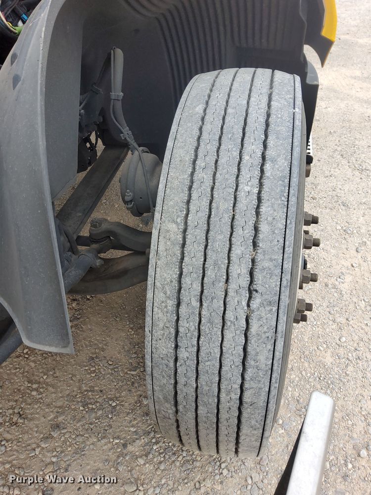 image for item MX9539 2020 Volvo VNL  semi truck