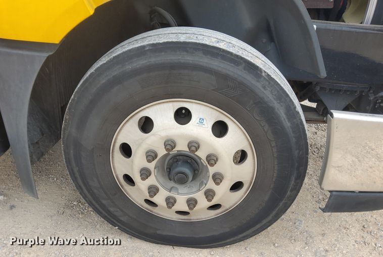 image for item MX9539 2020 Volvo VNL  semi truck