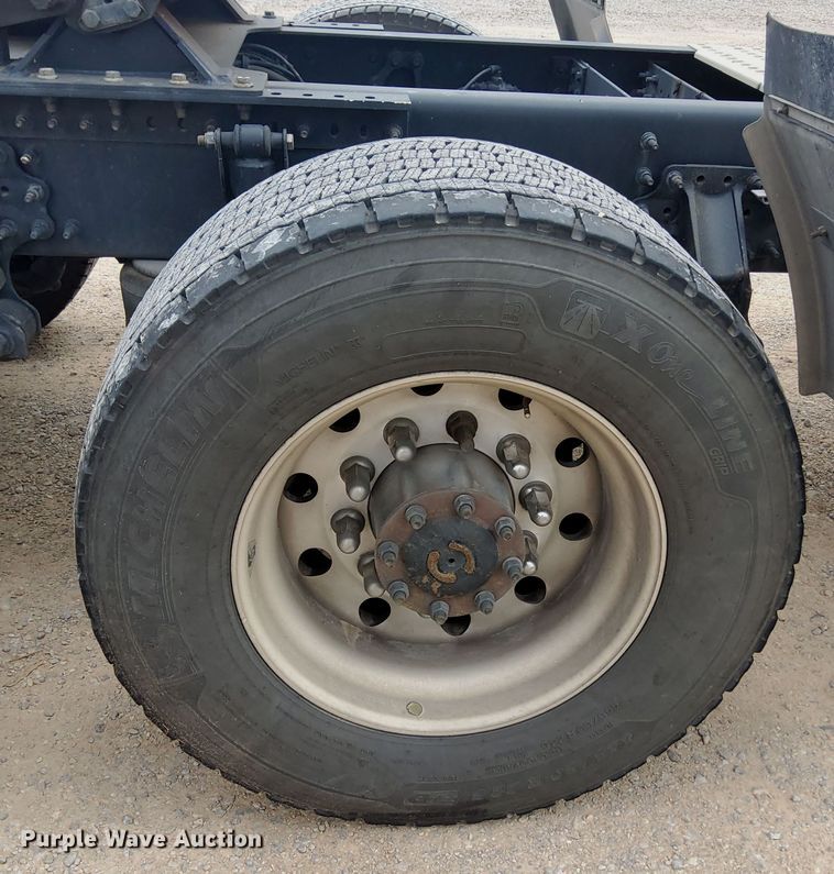 image for item MX9539 2020 Volvo VNL  semi truck