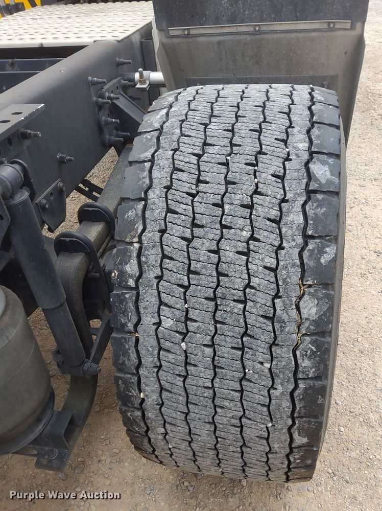 image for item MX9539 2020 Volvo VNL  semi truck