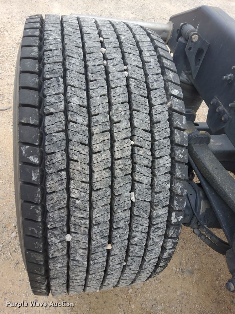 image for item MX9539 2020 Volvo VNL  semi truck