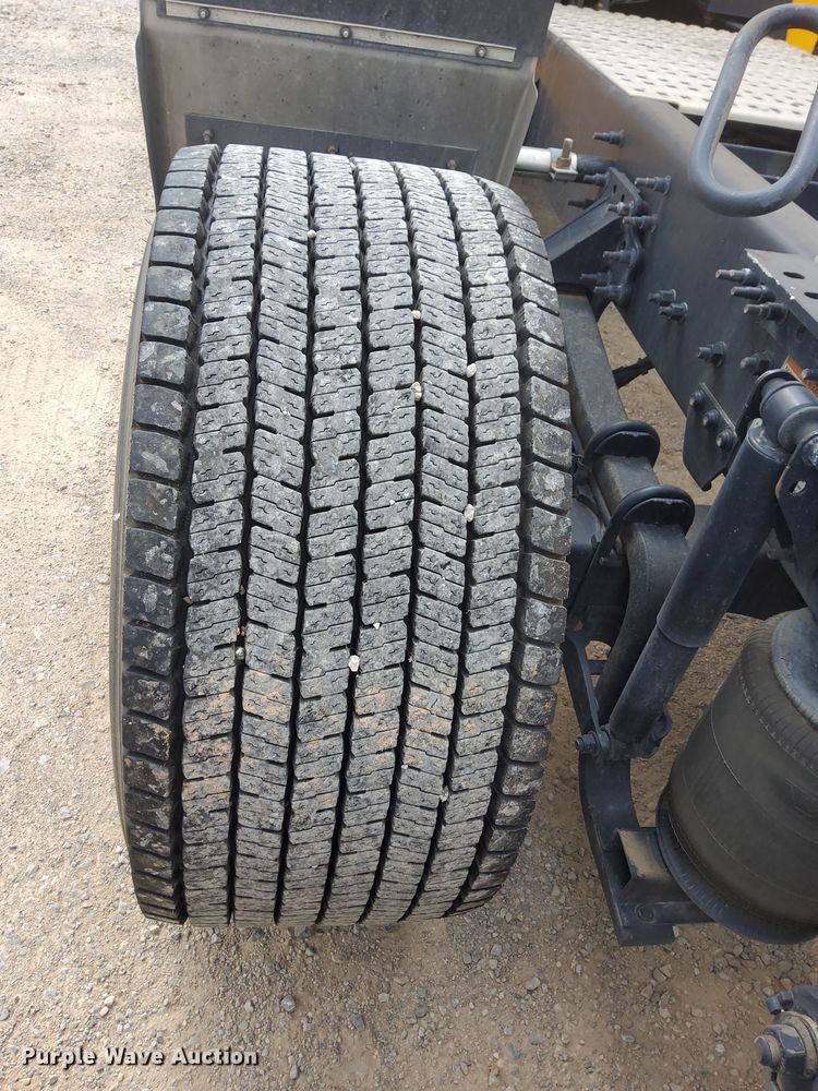 image for item MX9539 2020 Volvo VNL  semi truck